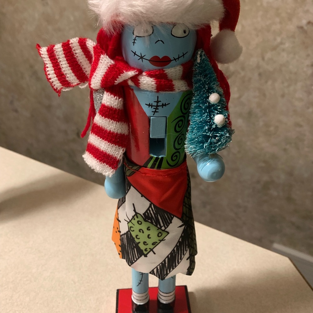 Nightmare Before Christmas Holiday Nutcracker Set - Picture 9 of 12